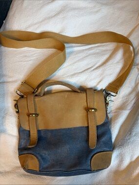 Buckle Brand‎ Women’s tan and blue canvas purse with leather flaps and accents